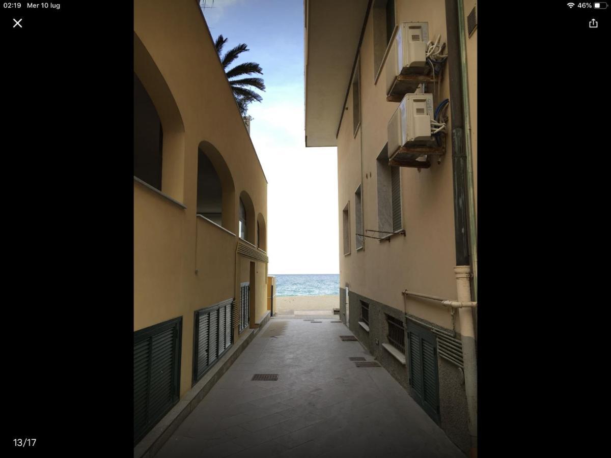 Babyaccommodation Family Sea & Box Пьетра-Лигуре Экстерьер фото