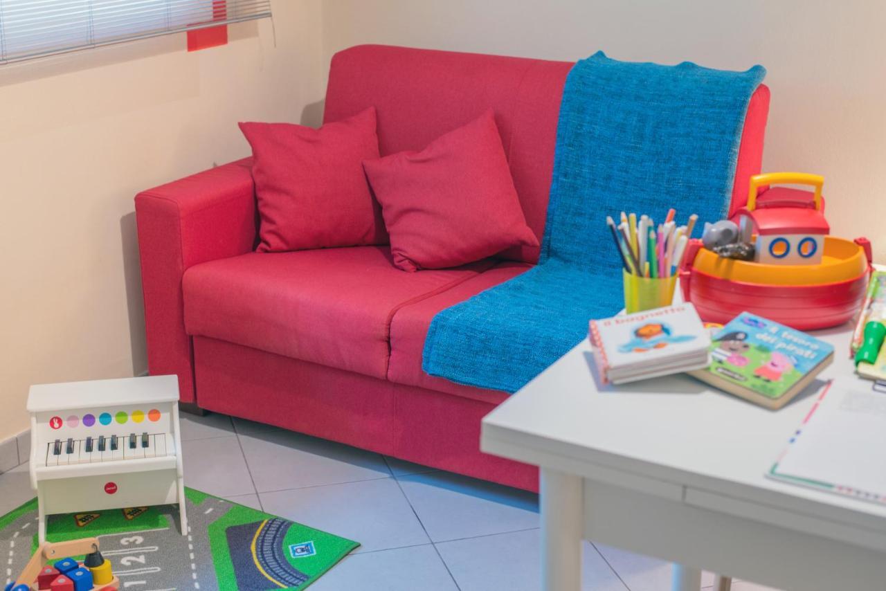 Babyaccommodation Family Sea & Box Пьетра-Лигуре Экстерьер фото